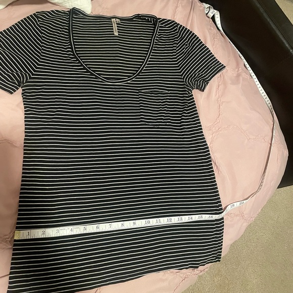 Beautifully soft Banana Republic T - Picture 9 of 9